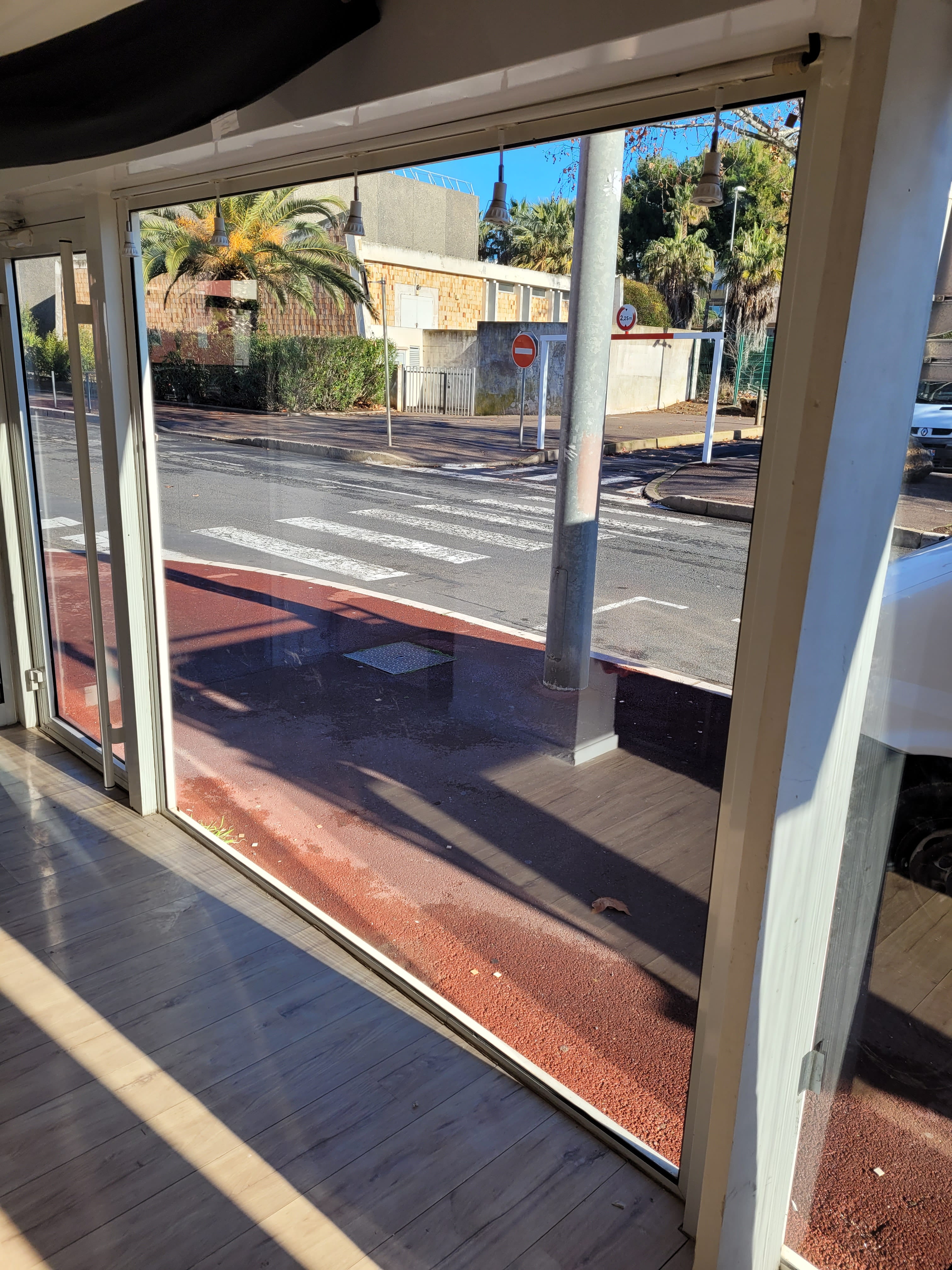 Vue intérieure vitrine posée